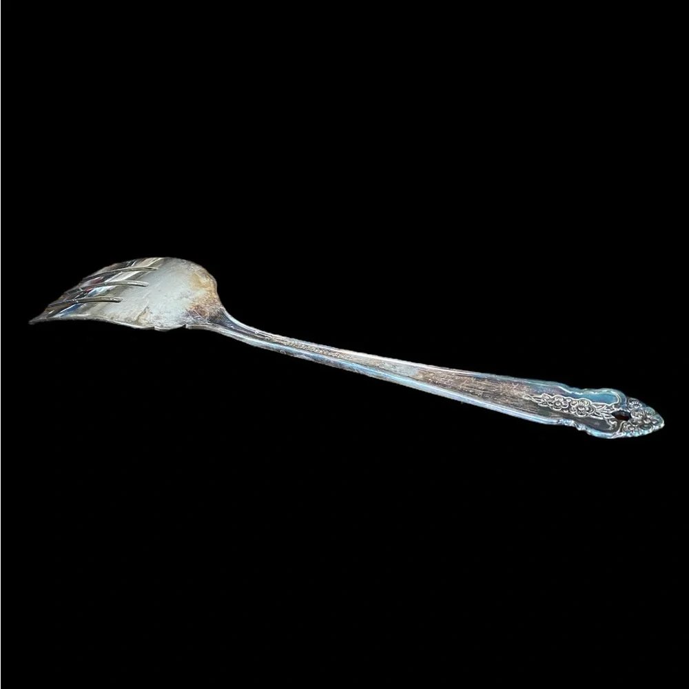 Vintage Oneida Prestige Plate silver-plated Distinction pattern Serving Fork.